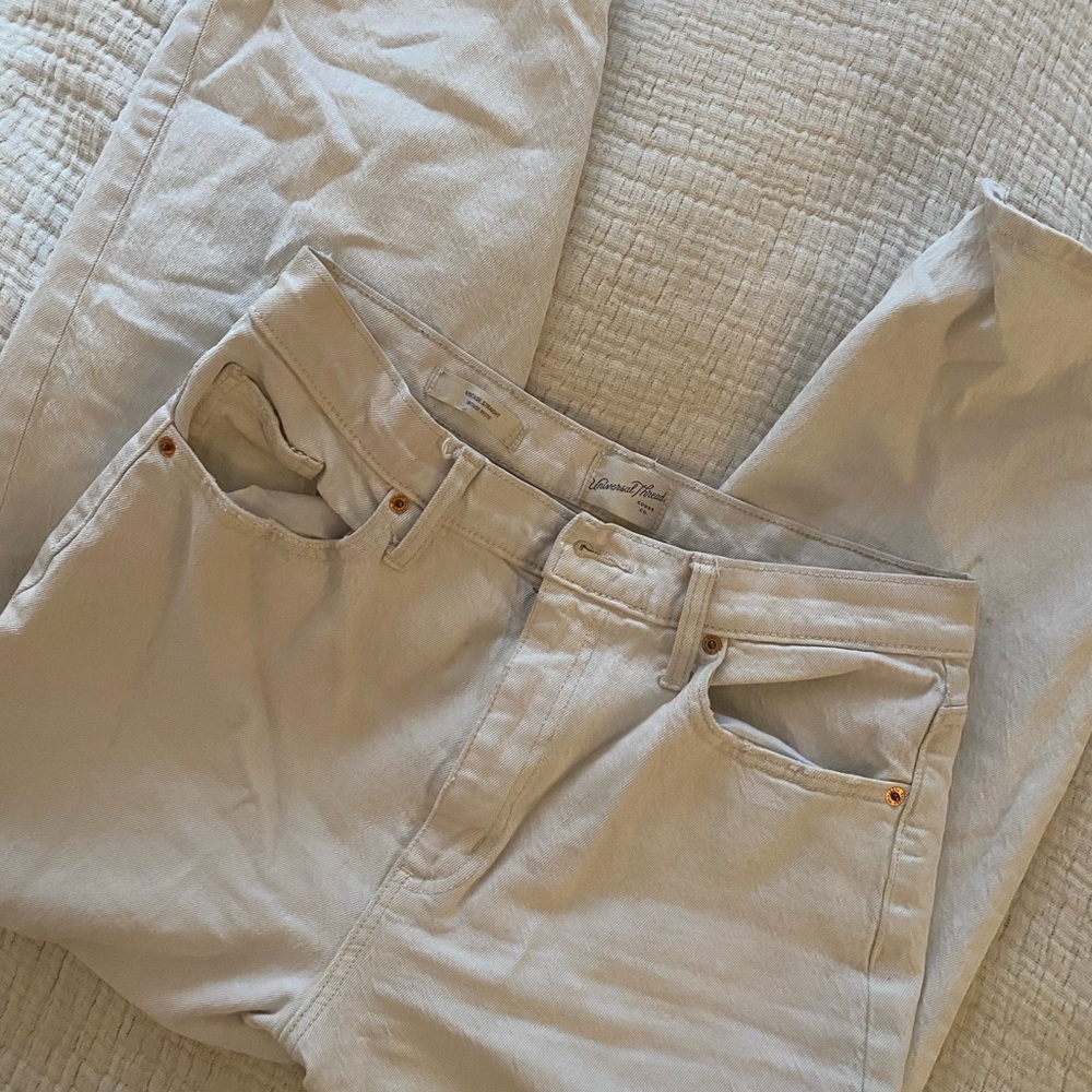Universal Thread Woman’s Vintage Straight Jeans ~ White